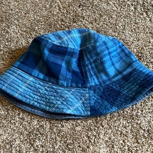 American Eagle bucket hat.